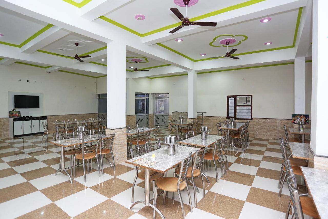 Oyo 29517 Hotel Barsana Palace Chhata Exteriör bild