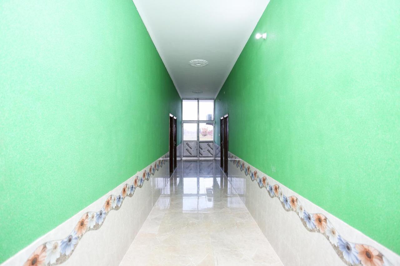 Oyo 29517 Hotel Barsana Palace Chhata Exteriör bild
