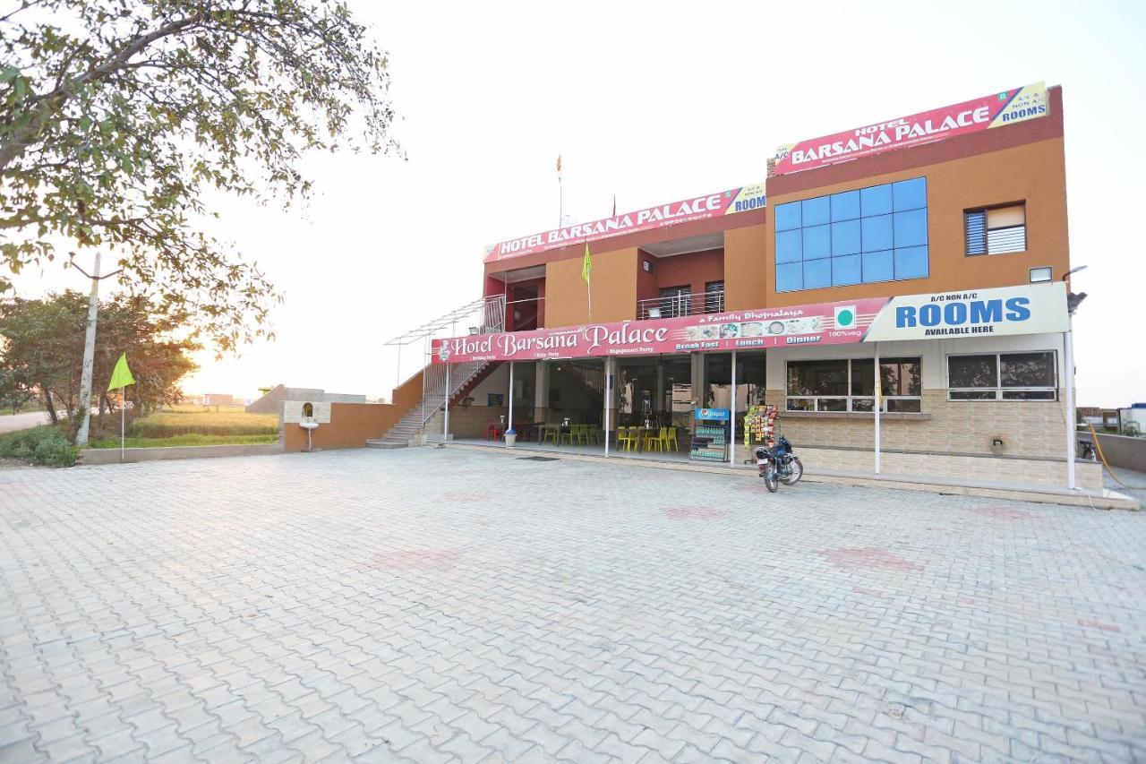Oyo 29517 Hotel Barsana Palace Chhata Exteriör bild
