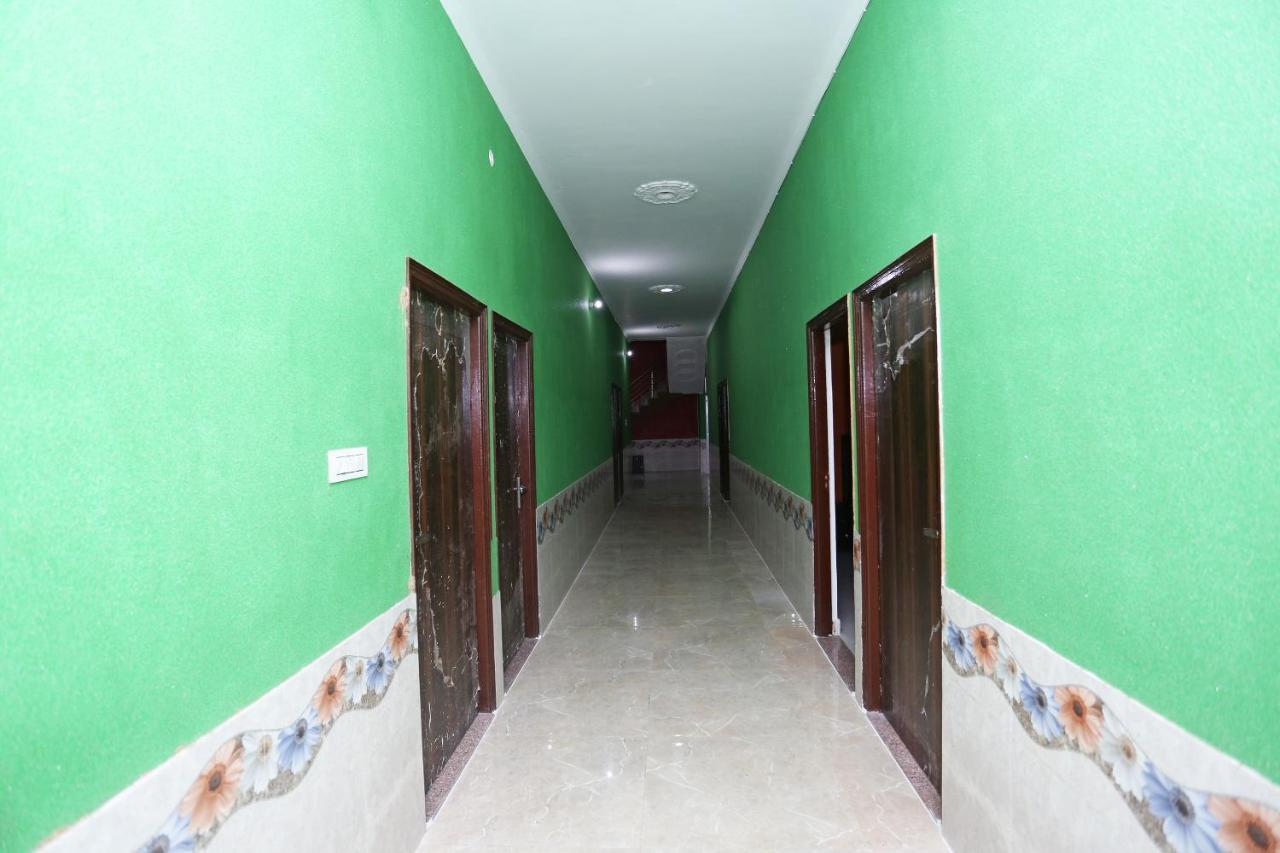 Oyo 29517 Hotel Barsana Palace Chhata Exteriör bild